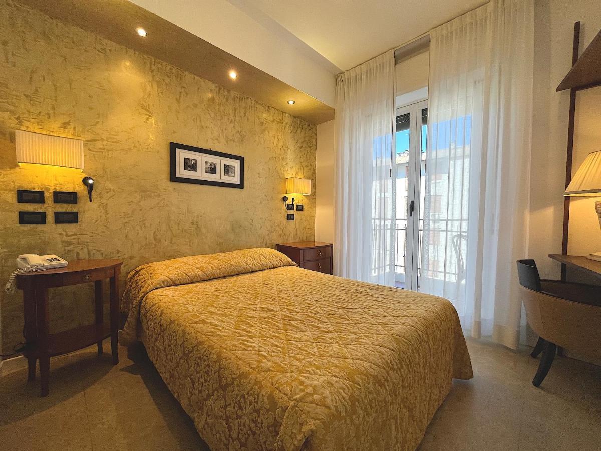 Hotel Regina Градо Экстерьер фото