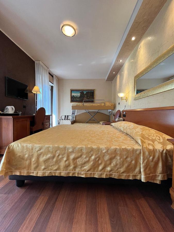 Hotel Regina Градо Экстерьер фото
