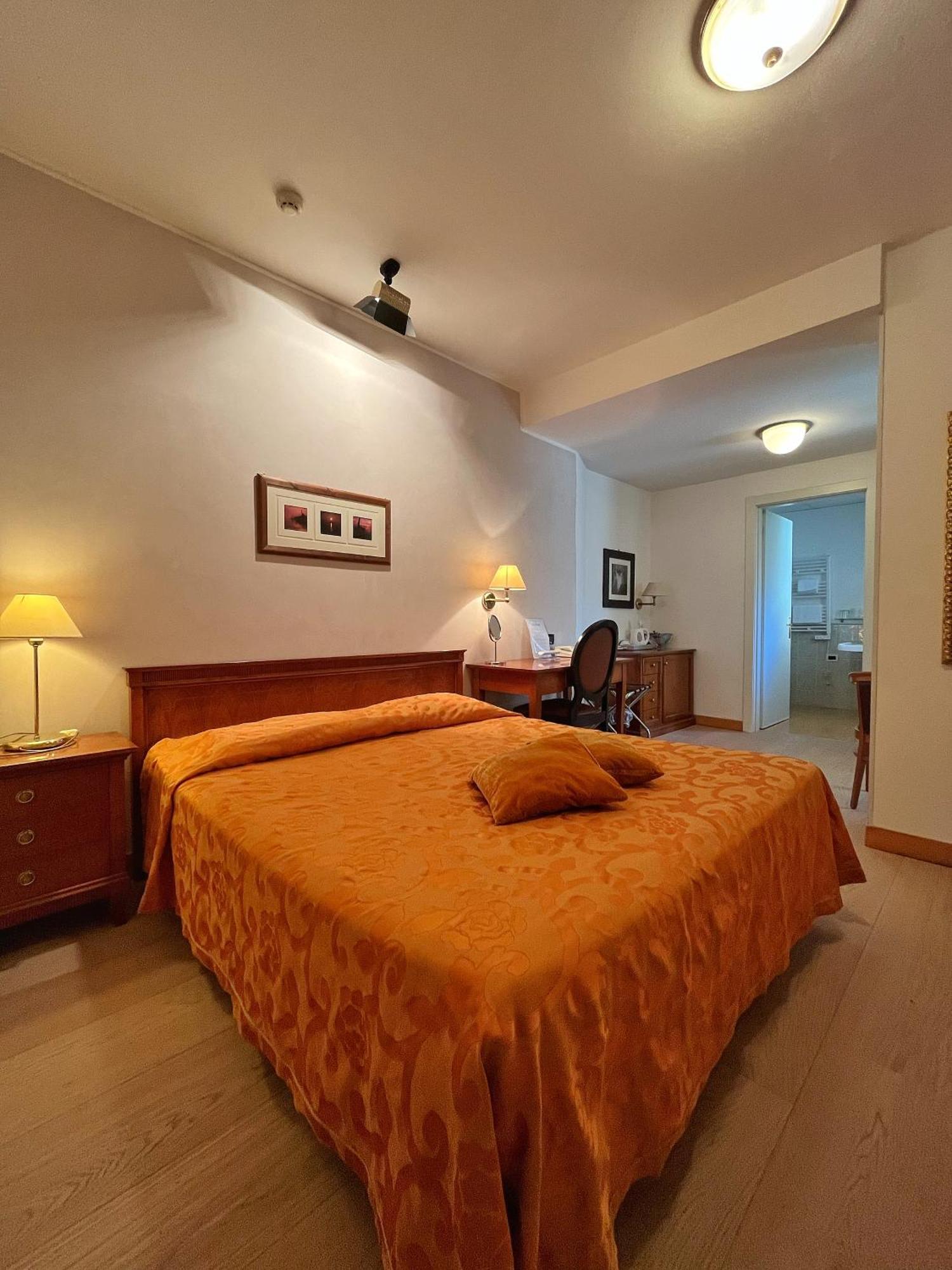 Hotel Regina Градо Экстерьер фото