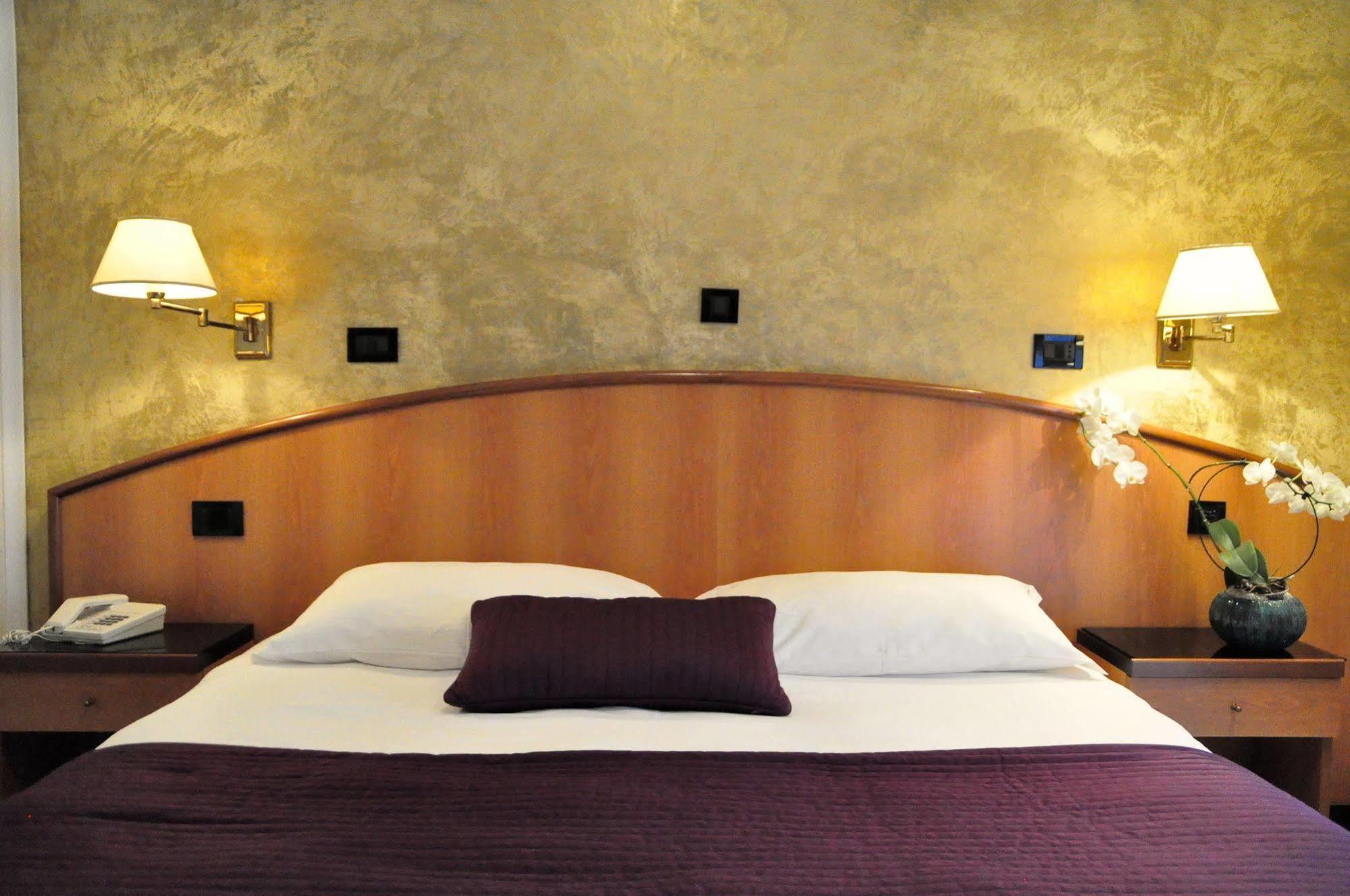 Hotel Regina Градо Экстерьер фото