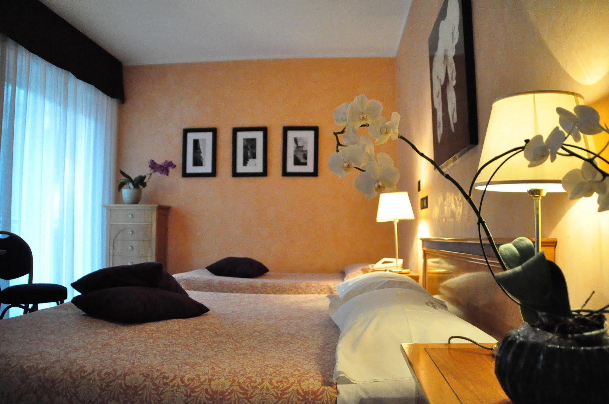 Hotel Regina Градо Экстерьер фото