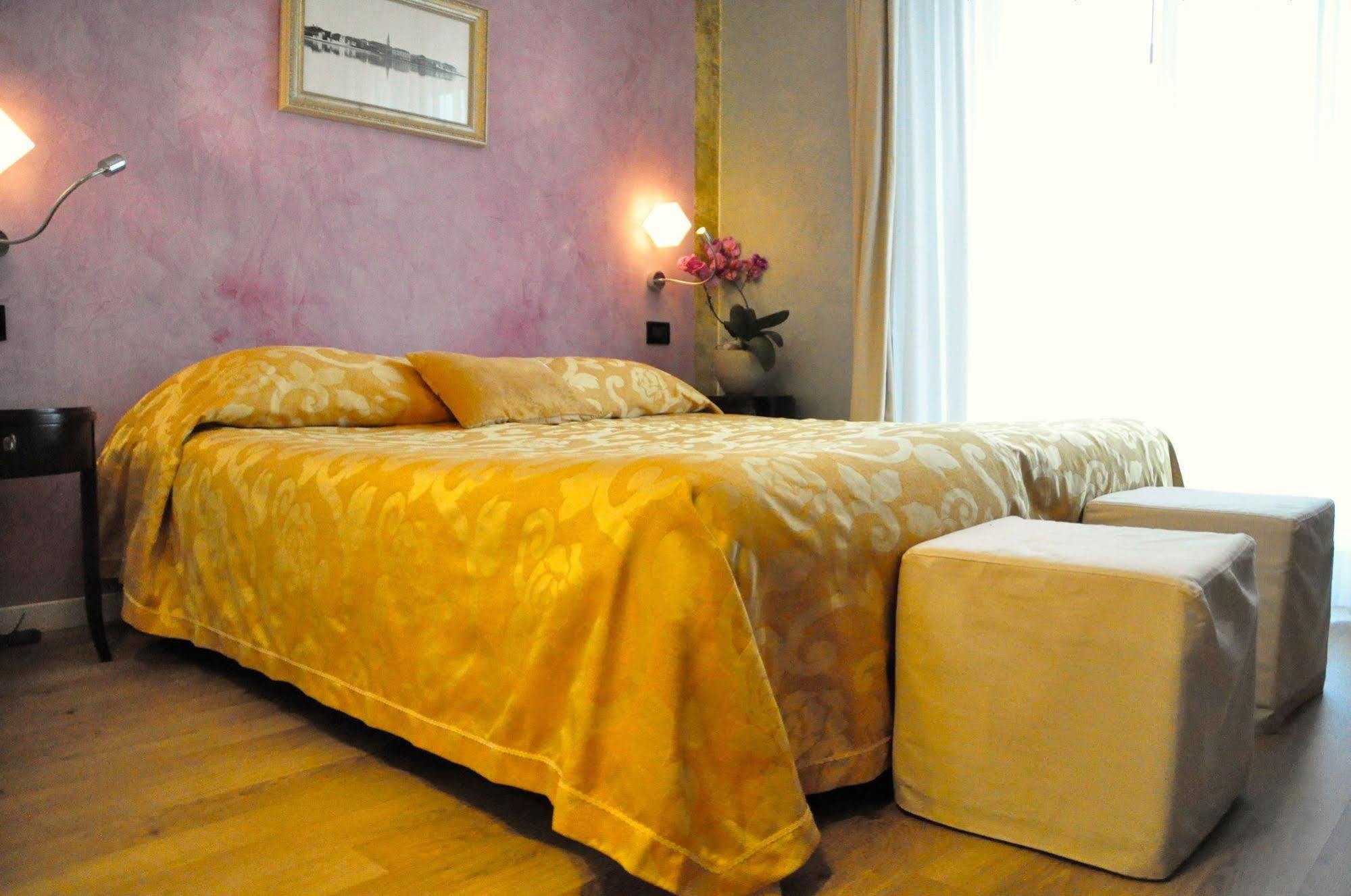 Hotel Regina Градо Экстерьер фото